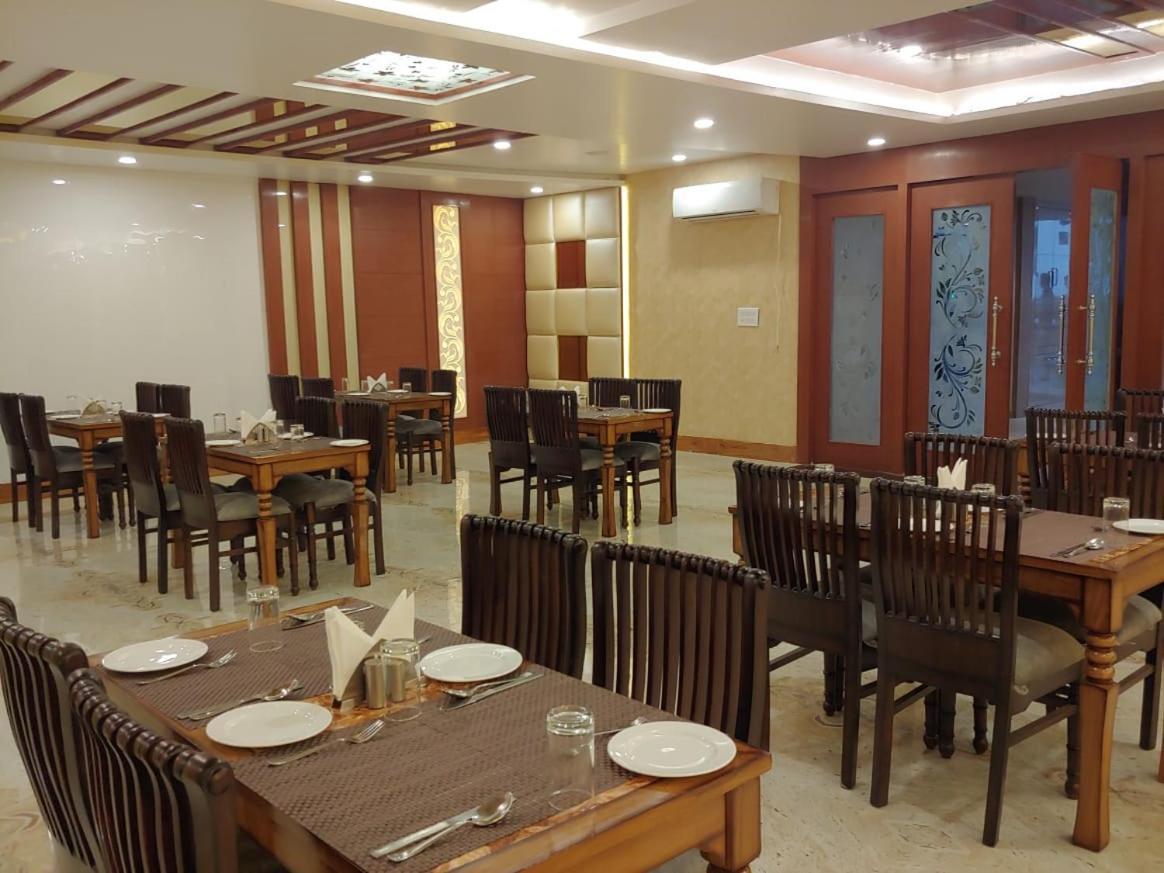 Hotel Shivoy Grand Varanasi Eksteriør billede
