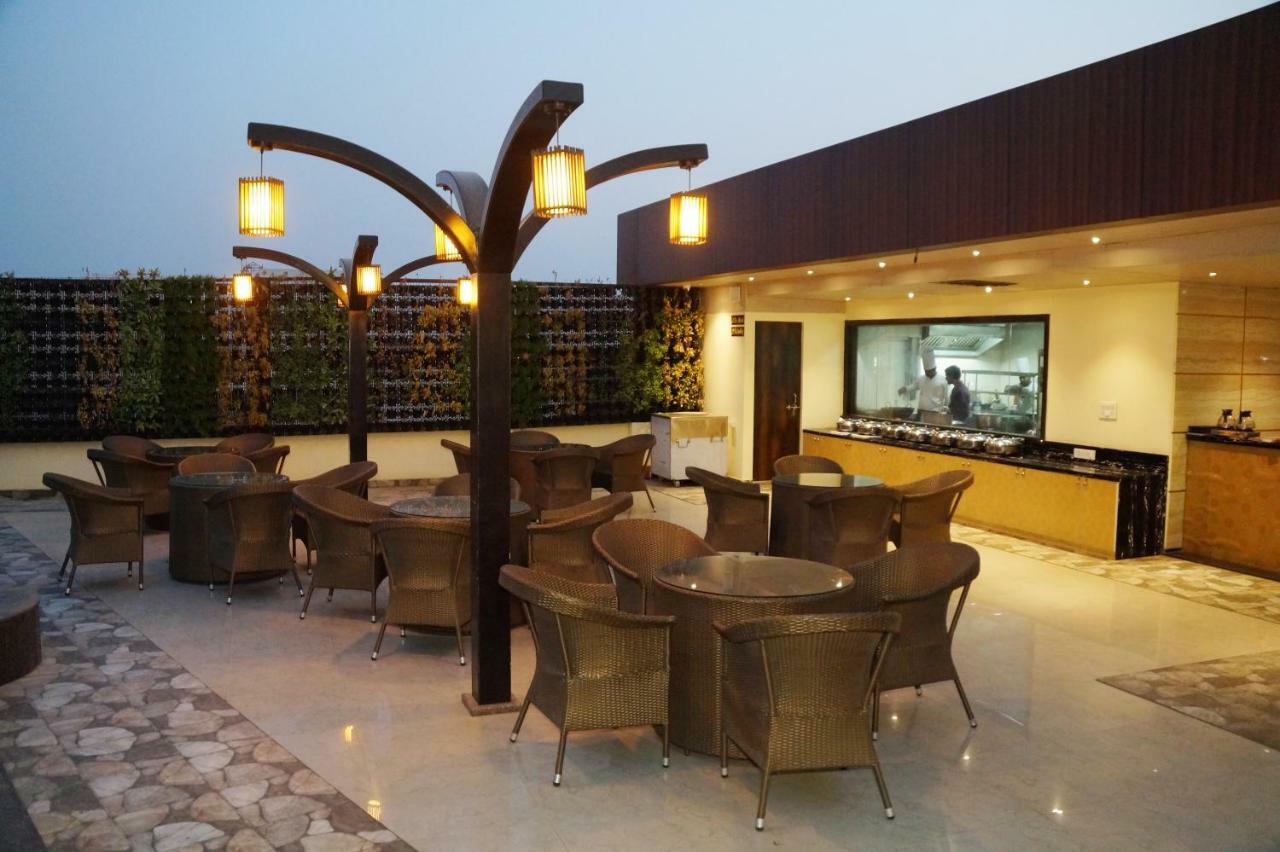 Hotel Shivoy Grand Varanasi Eksteriør billede