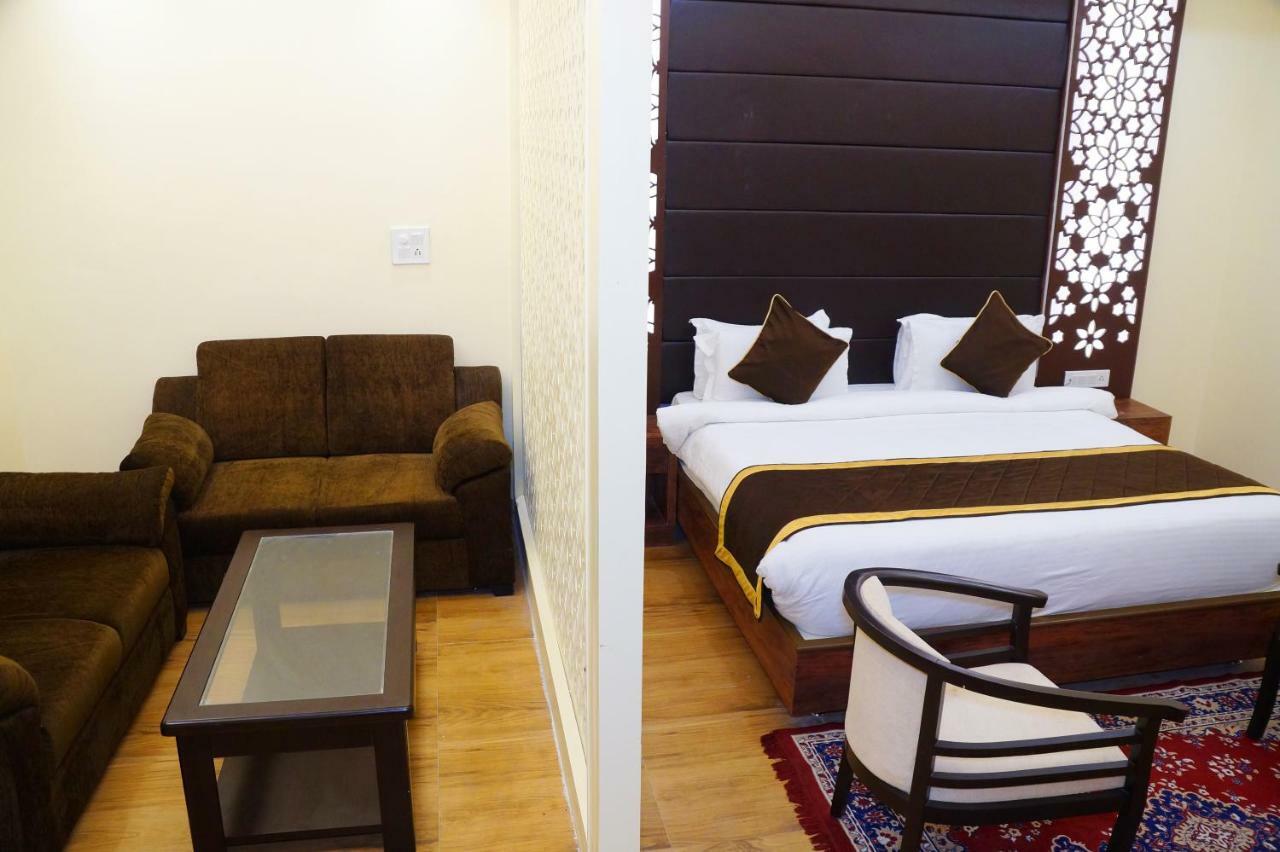Hotel Shivoy Grand Varanasi Eksteriør billede